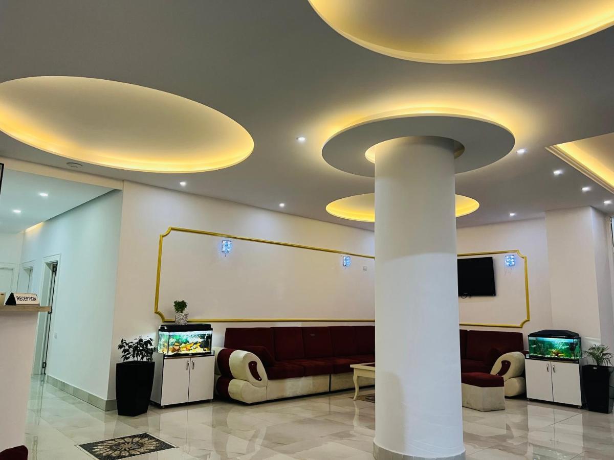 Ujvara Hotel Golem  Exteriör bild