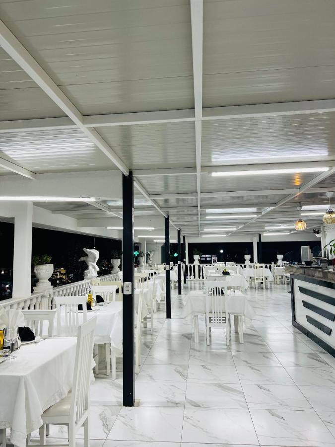 Ujvara Hotel Golem  Exteriör bild