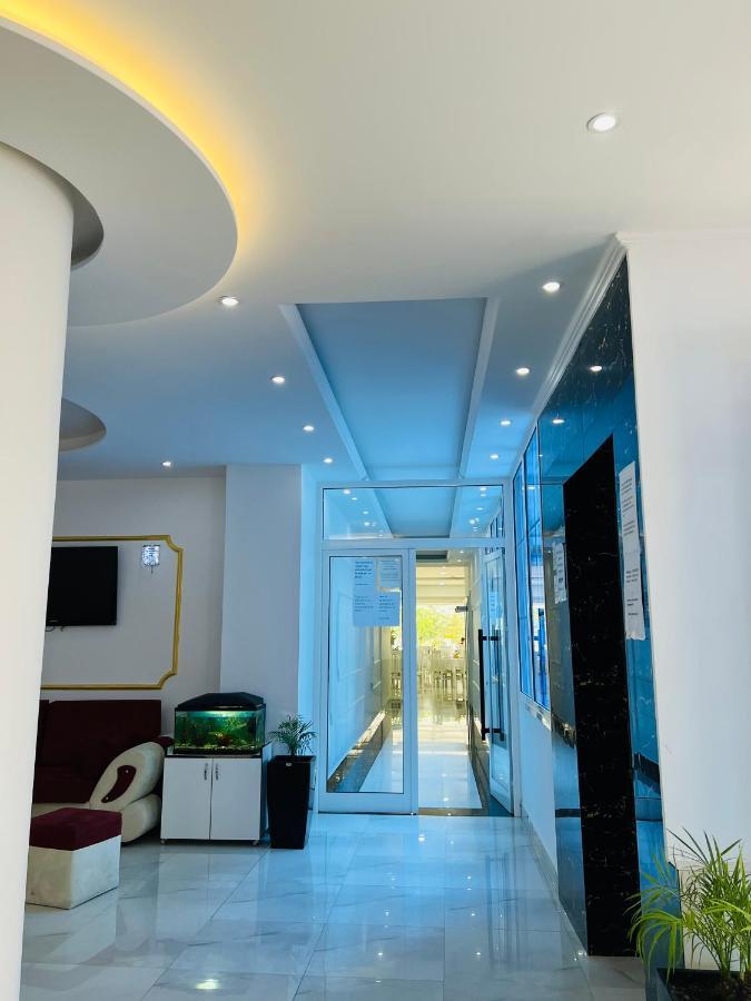 Ujvara Hotel Golem  Exteriör bild
