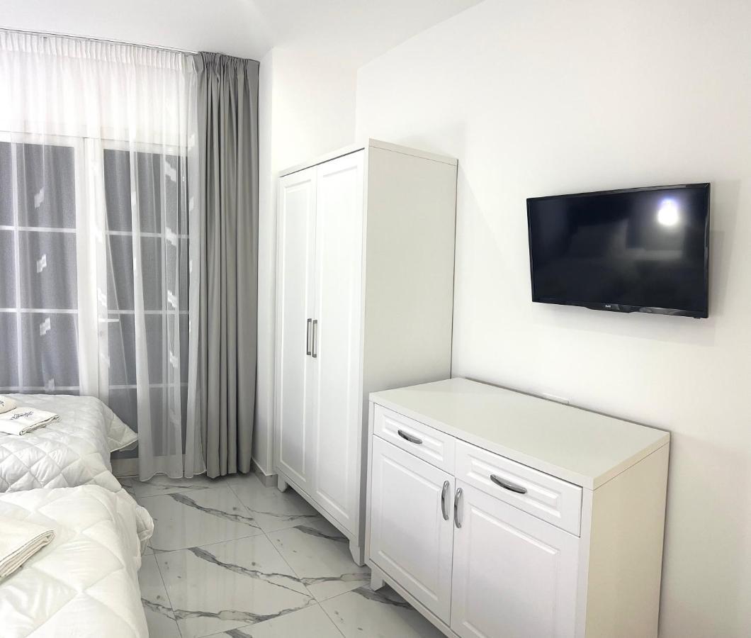 Ujvara Hotel Golem  Exteriör bild