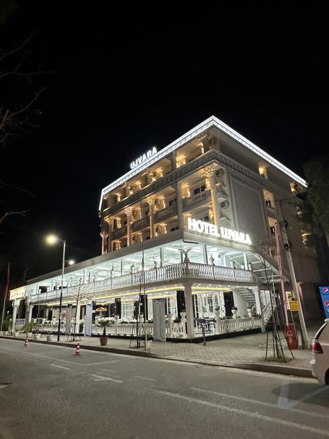 Ujvara Hotel Golem  Exteriör bild