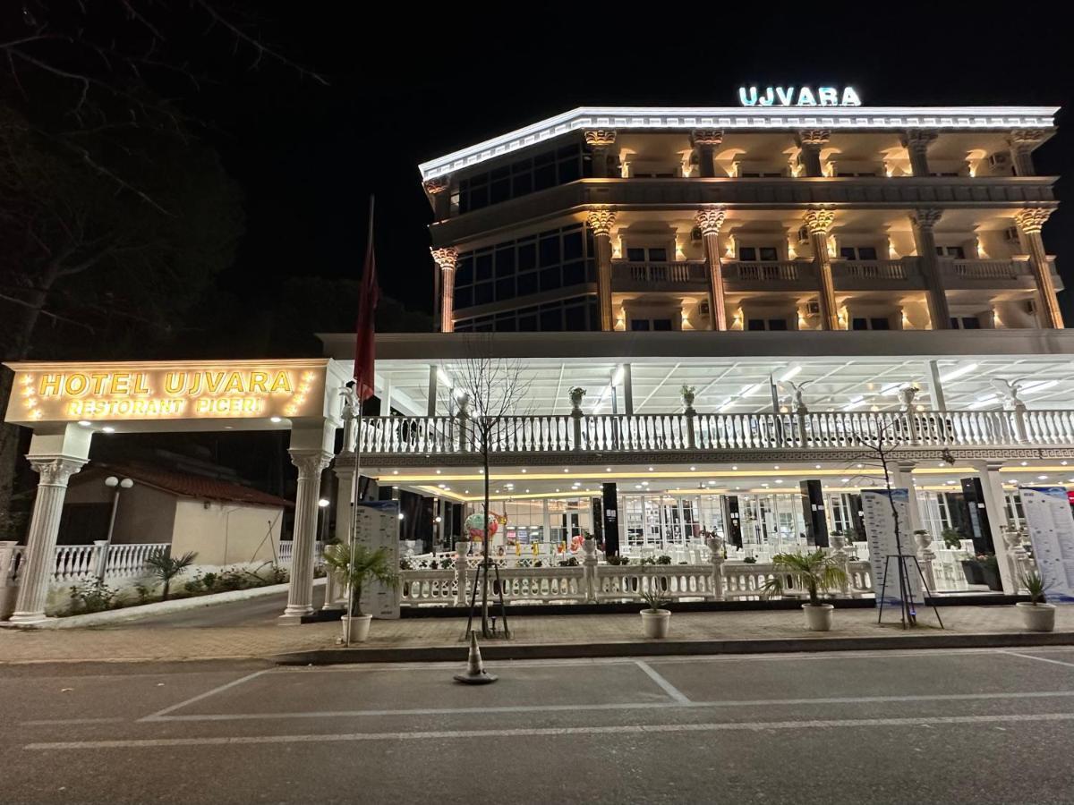 Ujvara Hotel Golem  Exteriör bild