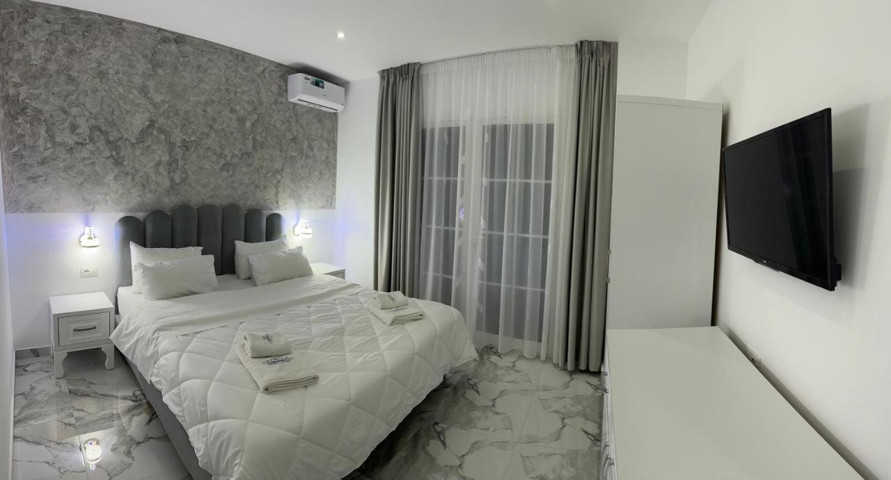 Ujvara Hotel Golem  Exteriör bild