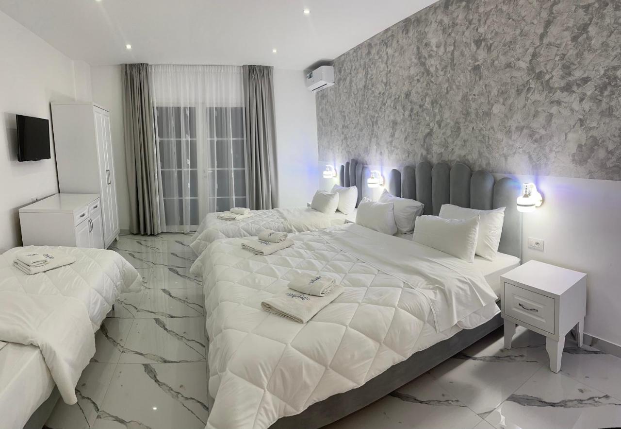Ujvara Hotel Golem  Exteriör bild