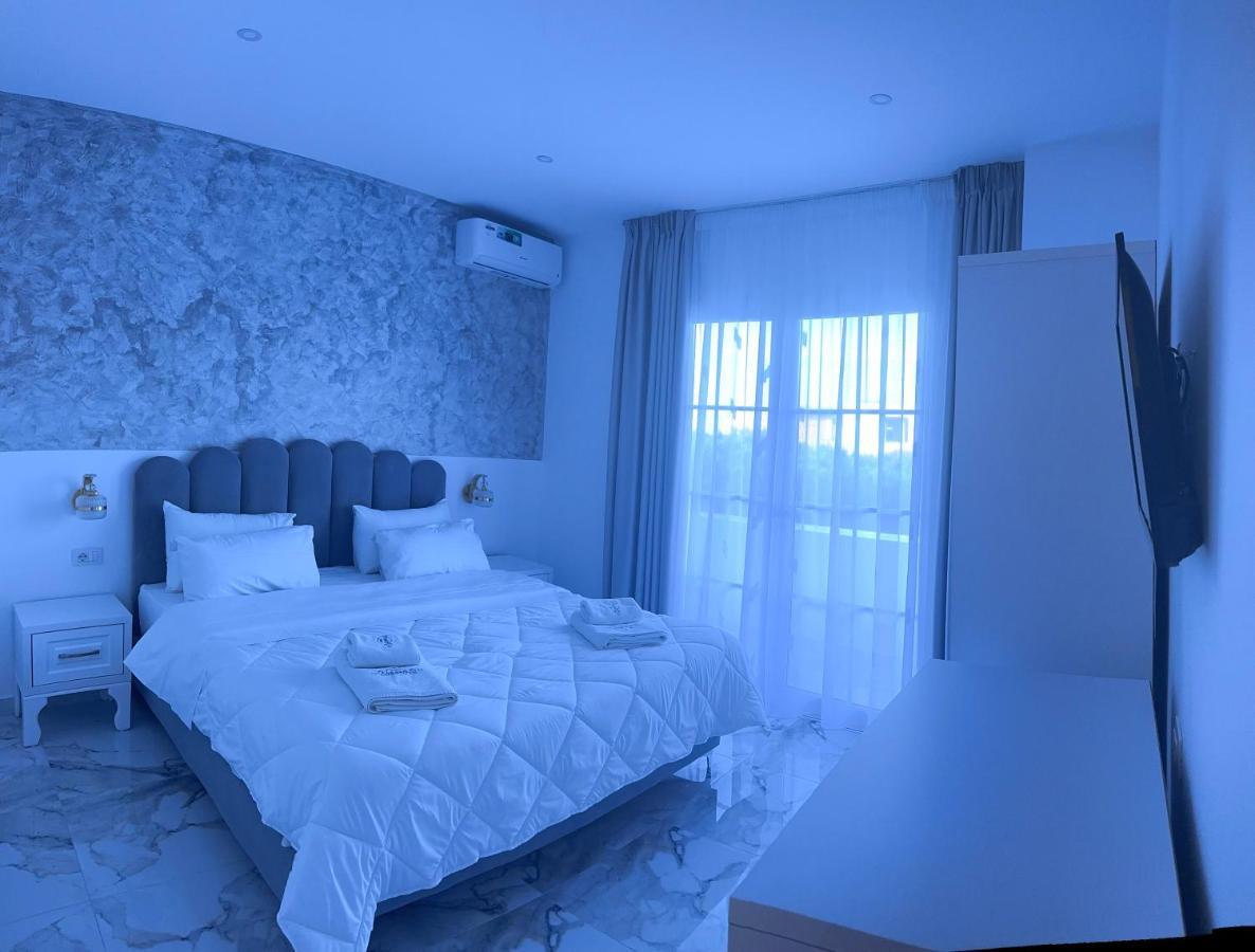 Ujvara Hotel Golem  Exteriör bild