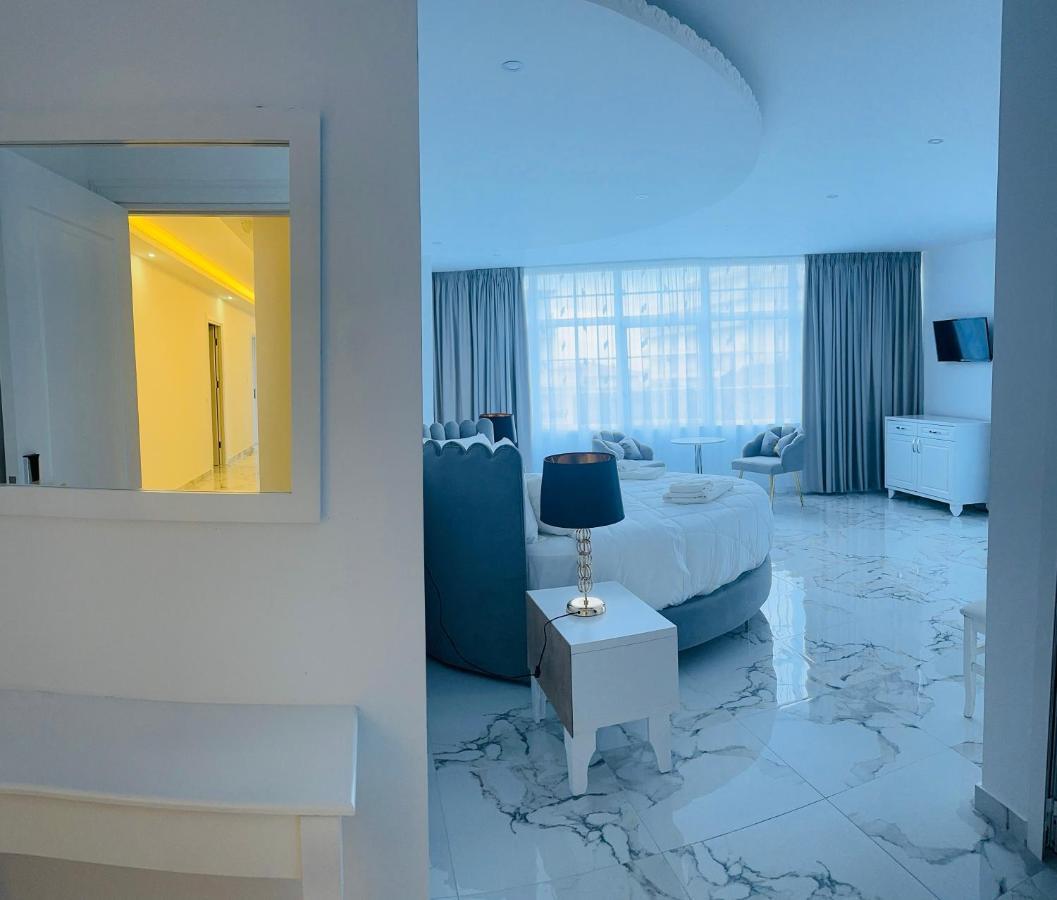 Ujvara Hotel Golem  Exteriör bild