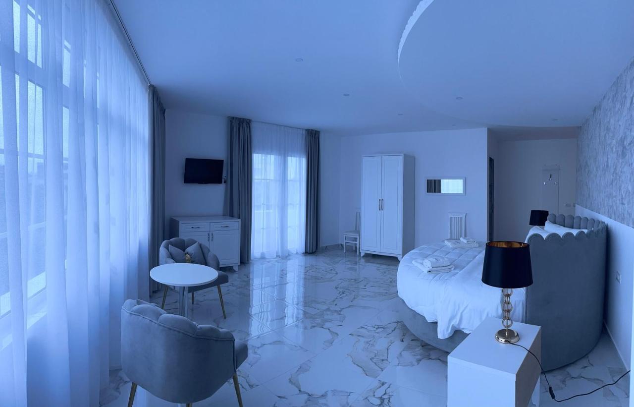 Ujvara Hotel Golem  Exteriör bild