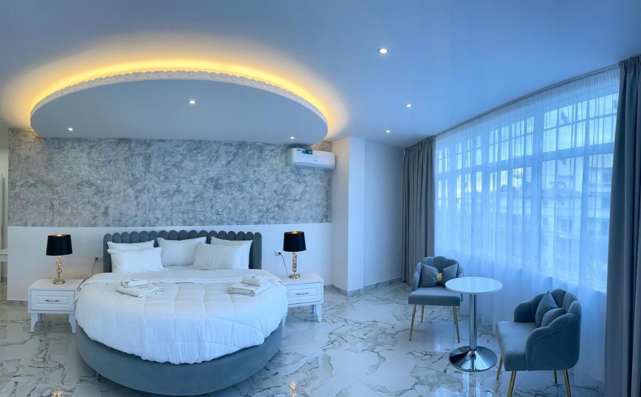 Ujvara Hotel Golem  Exteriör bild